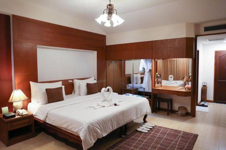 Country Lake View Hotel Suphanburi Exterior foto