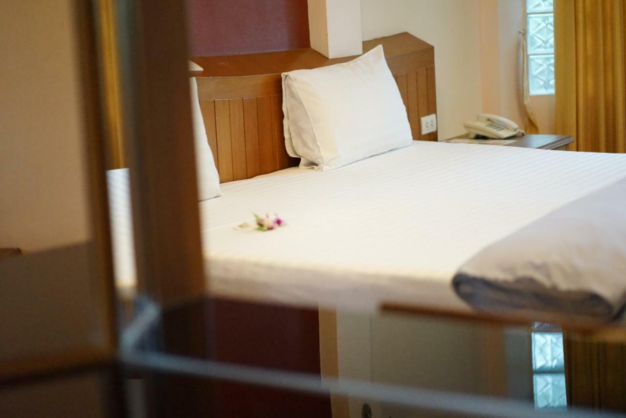 Country Lake View Hotel Suphanburi Exterior foto